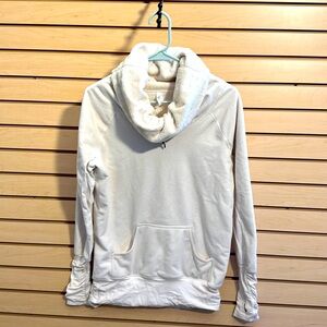 NWOT Lululemon off white cozy active wear…